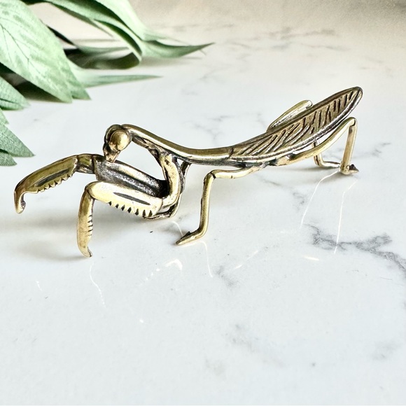 Mini Antiqued Praying Mantis Brass Look Statue Metal Figurine Boho Fairy Garden - Picture 5 of 11